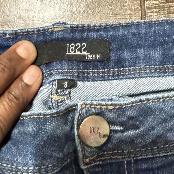 1822 Denim Women’s Blue Jeans Sz 8 Distressed Stretch Pockets Skinny Dark Wash - Picture 2 of 5
